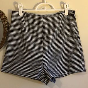 Pin up shorts. Size M black and white